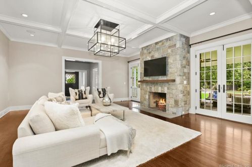 21 Grv Ln, Greenwich CT 06831-5317 exterior