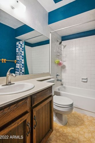 4026 Christy Dr, Phoenix AZ 85028-3108 exterior