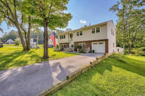 31 Hillside Ter, Monroe, NY 10950-2534