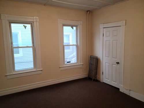 613 Un St, Springfield MA 01109-4230 exterior