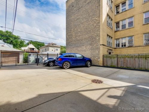 4331 Sacramento Ave, Chicago IL  60618-1471 exterior