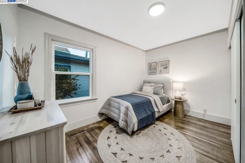 1112 Kains, Berkeley CA 94706-1218 exterior