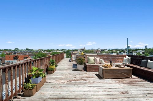 1654 Diversey Pkwy, Chicago IL 60614-1008 exterior