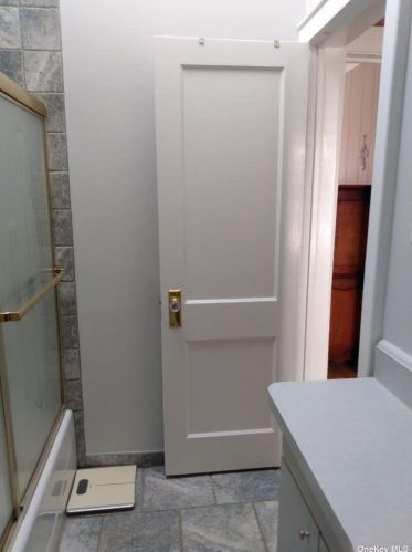 113 Cambridge St, Valley Stream NY 11581-1834 exterior