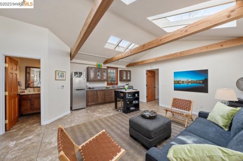 2122 Sacramento St, Berkeley CA 94702-1905 exterior