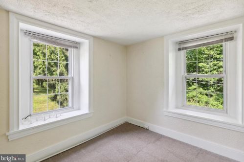 2261 Valley Rd, Huntingdon Valley PA  19006-6005 exterior