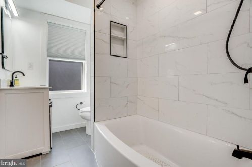 5817 Henry Ave, Philadelphia PA  19128-1702 exterior