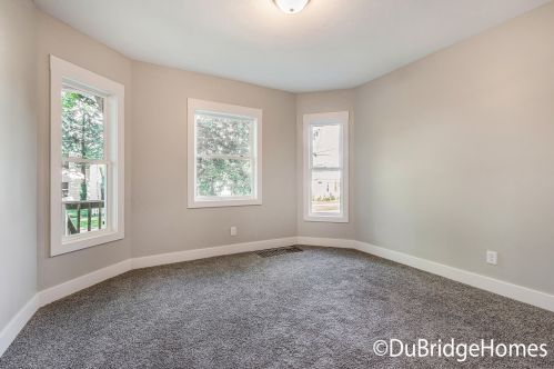 950 Tamarack Ave, Grand Rapids, MI 49504-4362