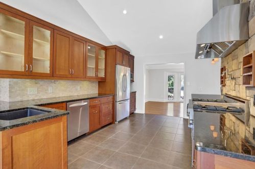 1189 Dunwoody Knl Dr, Atlanta GA 30338-3218 exterior