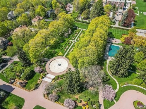 5203 Rio Vis Dr, Mahwah NJ 07430-4511 exterior