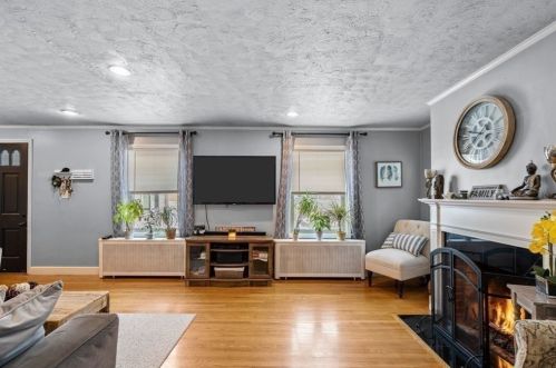 4 Ludington Rd, Worcester MA 01602-3223 exterior