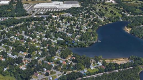 152 Lk Dr, Springfield MA 01151-1843 exterior