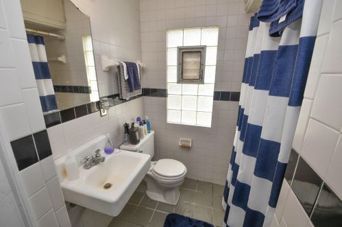 4849 Mohawk Ave, Milwaukee WI 53217-5034 exterior