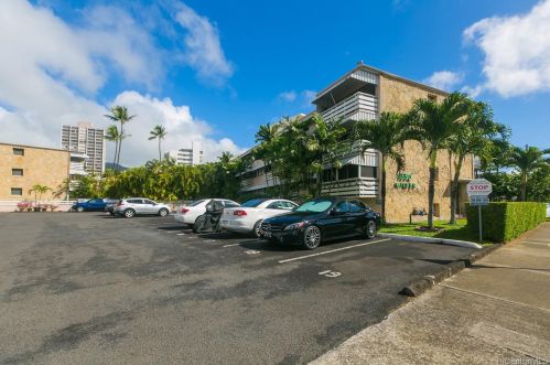 1330 Wilder Ave, Honolulu HI  96822-4293 exterior