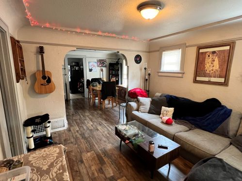 5744 36th St, Milwaukee, WI 53209-4008