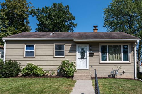 4862 7th St, Milwaukee, WI 53221-2445