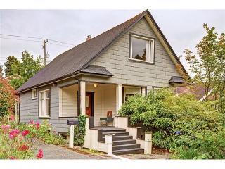 4416 40 Ave, Seattle WA  98116-4213 exterior