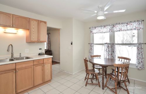 996 Hawthorne Dr, Bull Valley IL 60014-8393 exterior