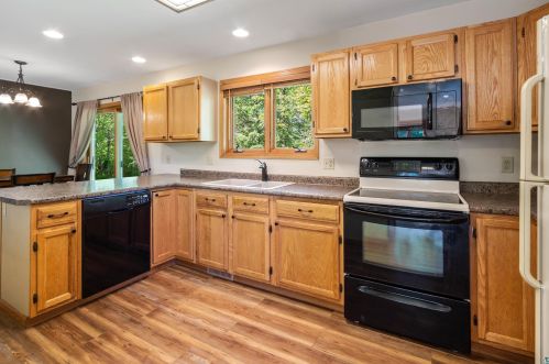 5493 Old Hwy 61, Duluth MN 55810-2116 exterior