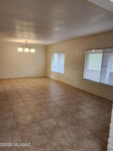 6932 Table Mountain Rd, Tucson AZ  85718-1331 exterior