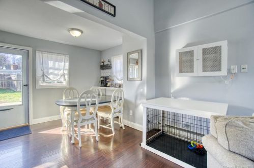 42 Apple St, Wallingford CT 06492-2904 exterior