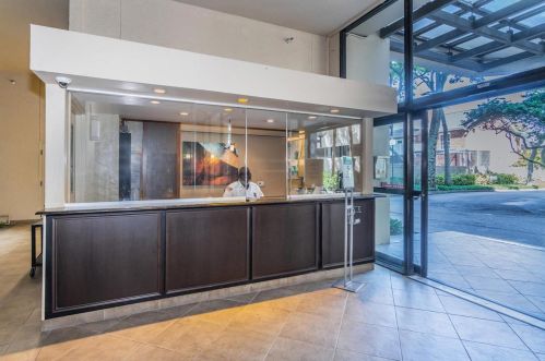 2413 Bayshore Blvd, Tampa FL 33629-7333 exterior