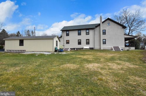 7757 Center St, Slatington PA 18080-3435 exterior