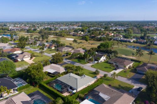 248 Bay Mdw Dr, Naples FL 34113-8301 exterior