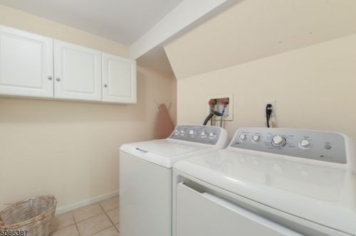 15 Lapis Cir, Town Center NJ 07052-2160 exterior