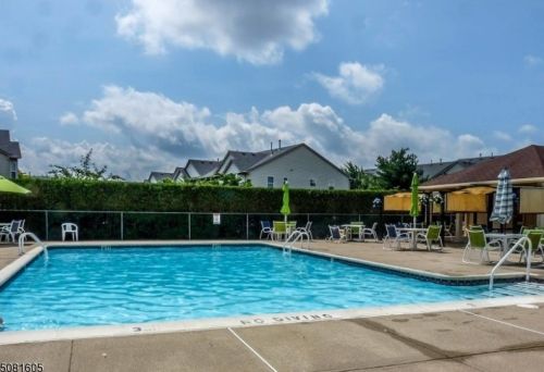 27 Joseph Dr, East Hanover NJ 07936-3579 exterior