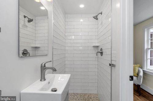 313 Royal St, Alexandria VA  22314-2628 exterior