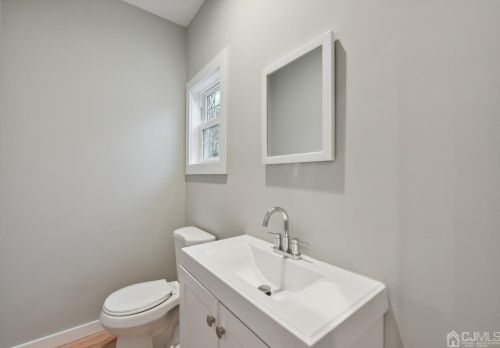 13 Albany St, Edison NJ  08837-3223 exterior