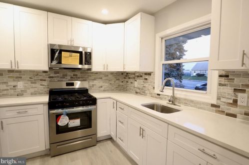 9314 Academy Rd, Philadelphia PA  19114-3523 exterior