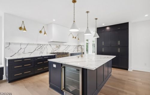 1306 Pleasant Valley Way, Town Center NJ  07052-1421 exterior