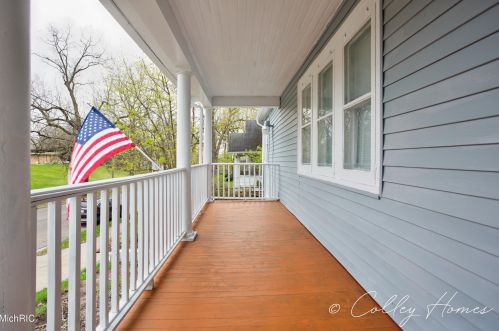 1443 Alamo Ave, Kalamazoo MI  49006-2215 exterior