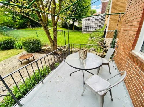 3006 Brentwood Ave, Pittsburgh PA  15227-2817 exterior