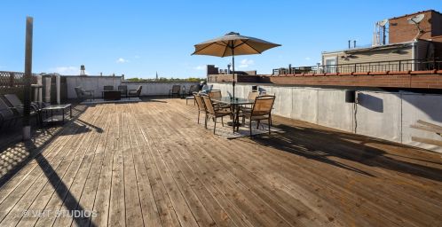 2853 Halsted St, Chicago IL 60657-5105 exterior