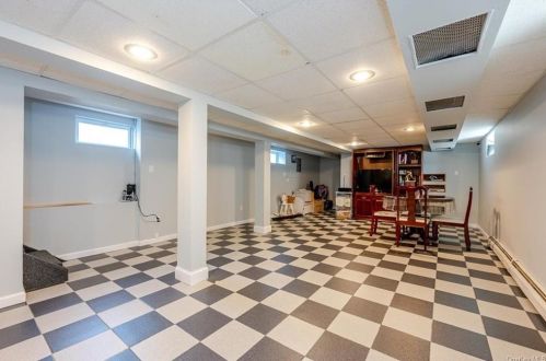 3327 Campbell Dr, Bronx NY 10465-1358 exterior