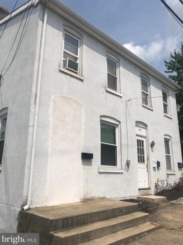 303 Grant St, Pottstown, PA 19464-4801