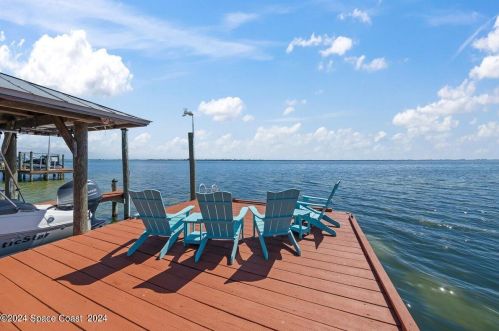 3010 Newfound Harbor Dr, Merritt Island FL 32952-2624 exterior