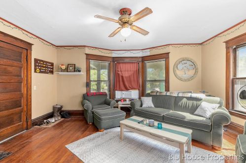 912 Virginia St, Grand Rapids MI 49506-1511 exterior