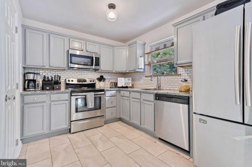 339 Beaghan Dr, Glen Burnie MD 21060-8226 exterior