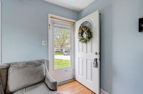 2852 Conger Pl, Milwaukee, WI 53227-3439