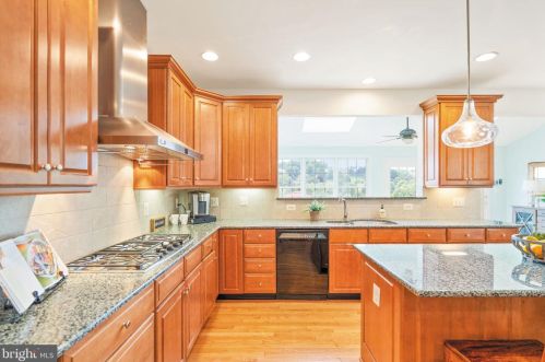 17675 Tobermory Pl, Leesburg VA 20175-7053 exterior