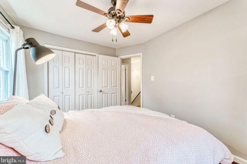 5637 Fenwick Dr, Alexandria VA 22303-1524 exterior