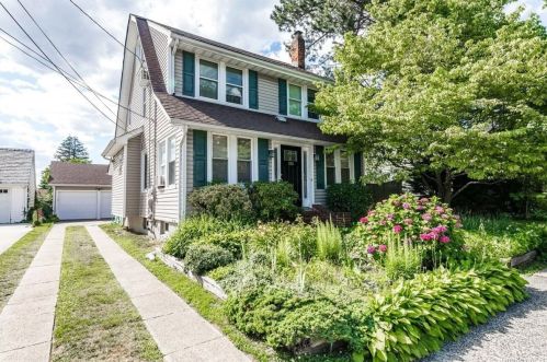 62 Fletcher Ave, Valley Stream, NY 11580-4024