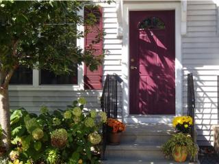 110 Karatzas Ave, Manchester NH  03104-6652 exterior