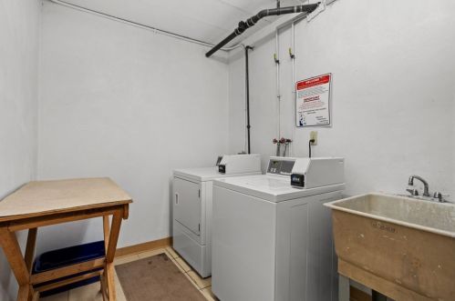 520 Washington Rd, Pittsburgh PA  15228-2819 exterior