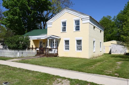 514 Kalamazoo St, Paw Paw MI 49079-1130 exterior