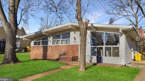 1340 Aster Dr, Glen Burnie, MD 21061-2946